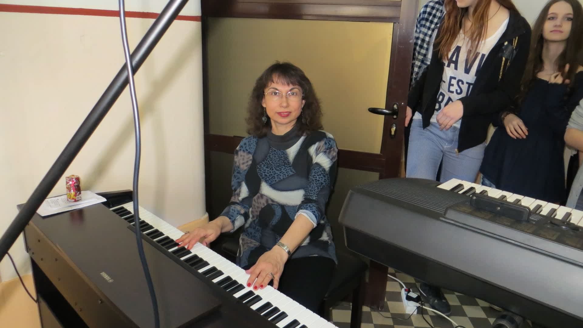 Наш колектив (и по неко дете 😃)